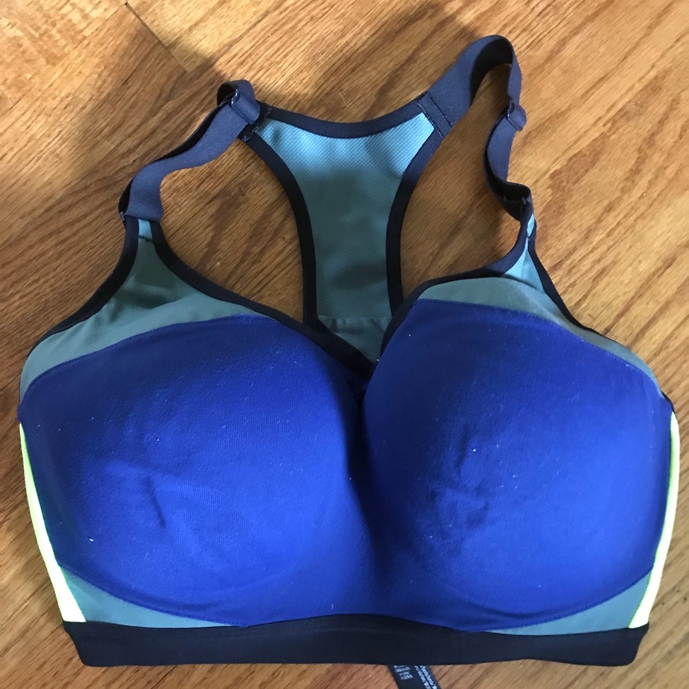 Victoria’s Secret exercise bra 36ddd